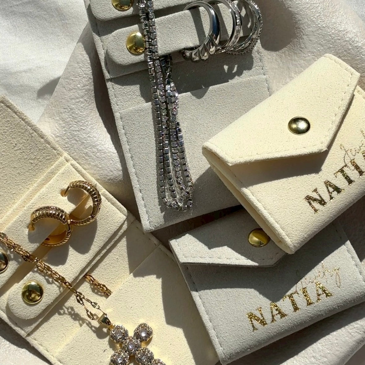 𝐍𝐎𝐕𝐄𝐋𝐓𝐘