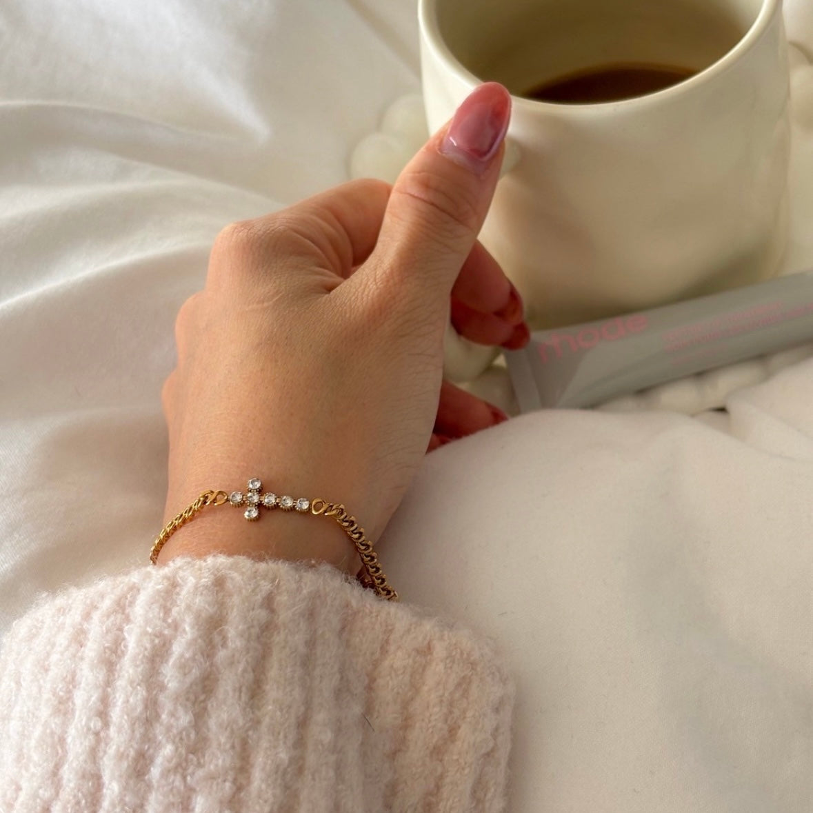 【NEW】GOLDEN CROSS CHAIN