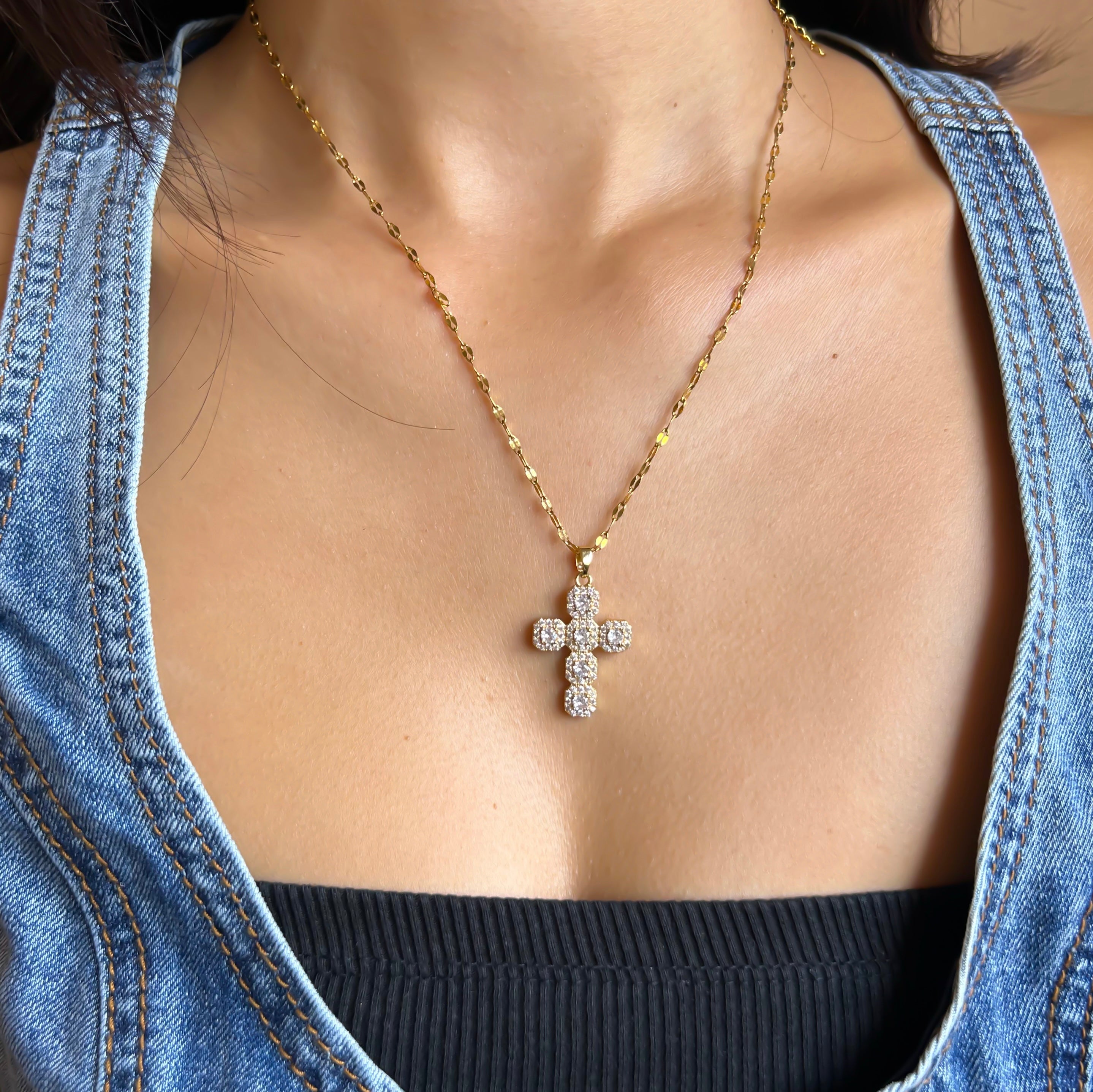 ZIRCONIA CROSS PENDANT