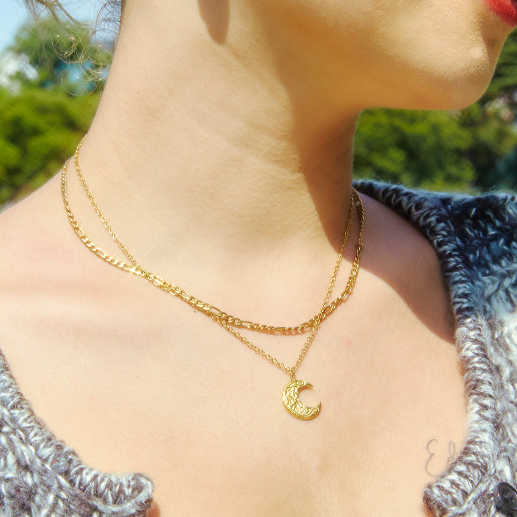 MOON PENDANT NECKLACE