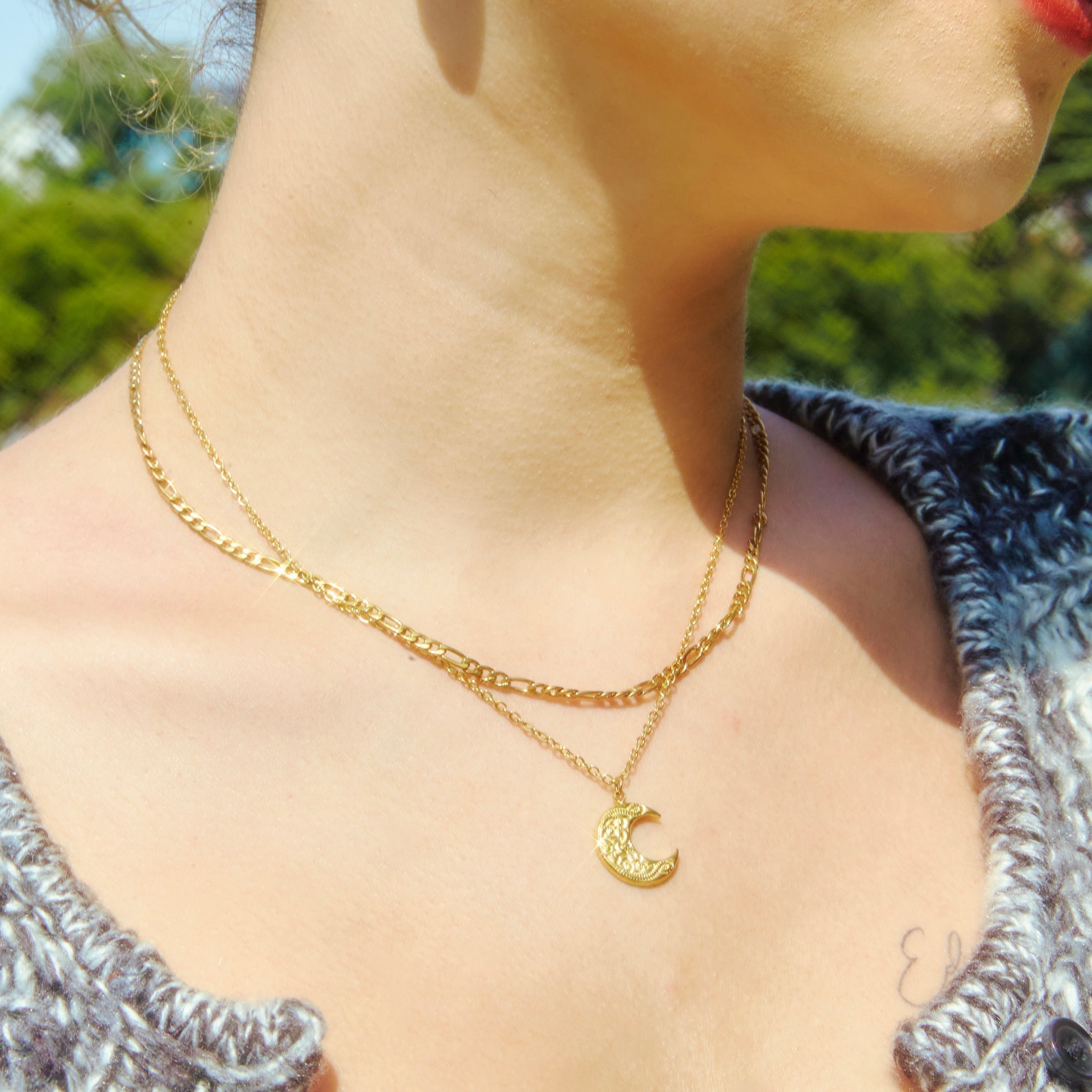 MOON PENDANT NECKLACE