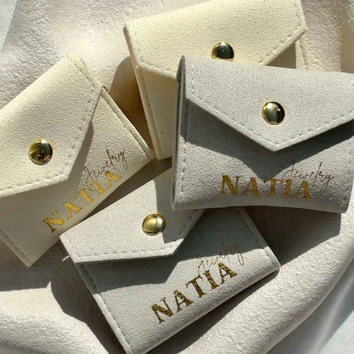 𝐍𝐎𝐕𝐄𝐋𝐓𝐘