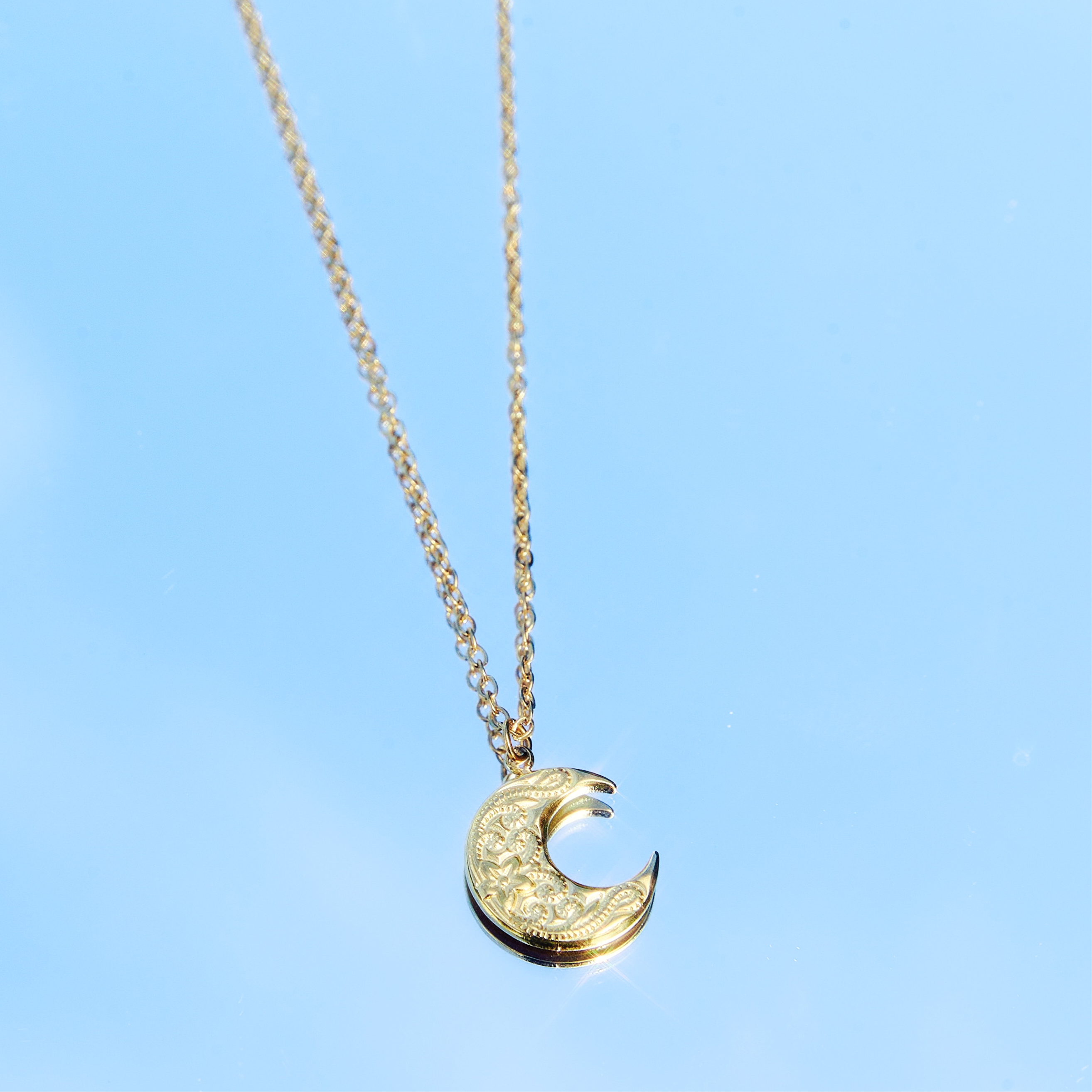 MOON PENDANT NECKLACE