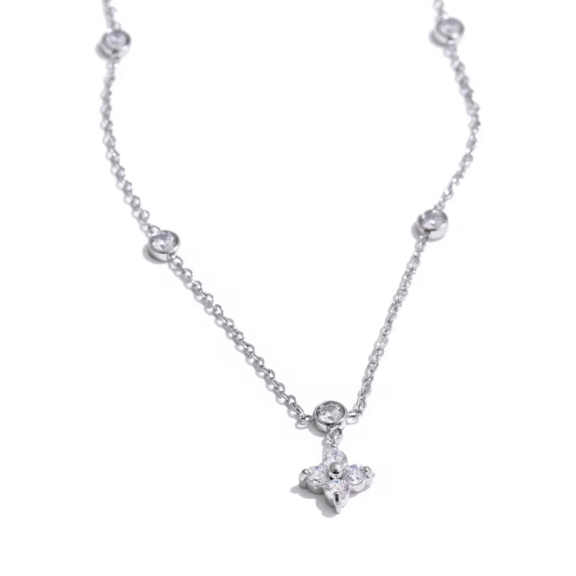 BLOOM SILVER NECKLACE