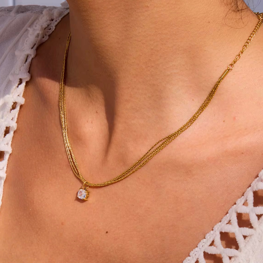 CRYSTAL HUG NECKLACE