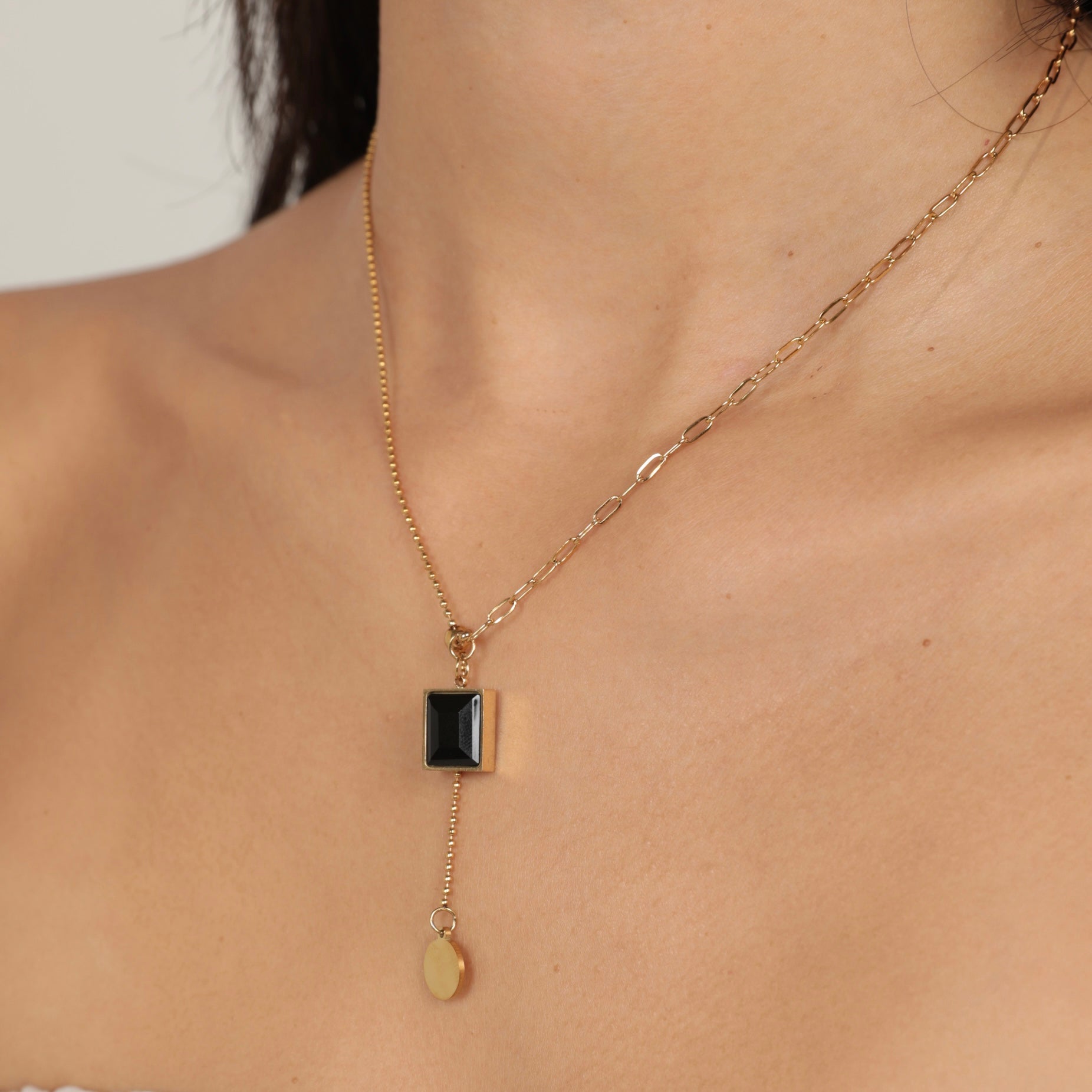 ADJUSTABLE STONE NECKLACE