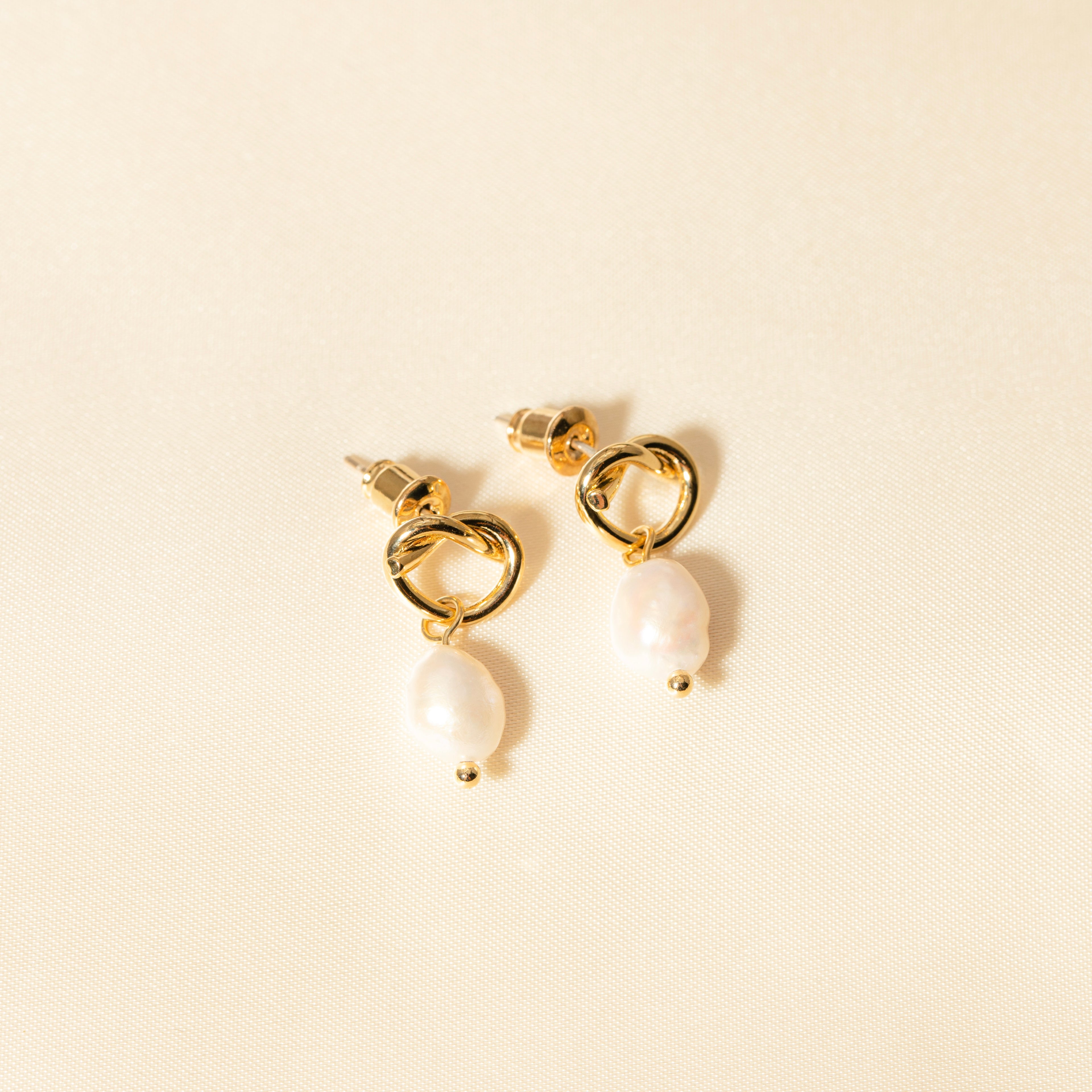 PEARL EARRINGS【天然淡水パール】