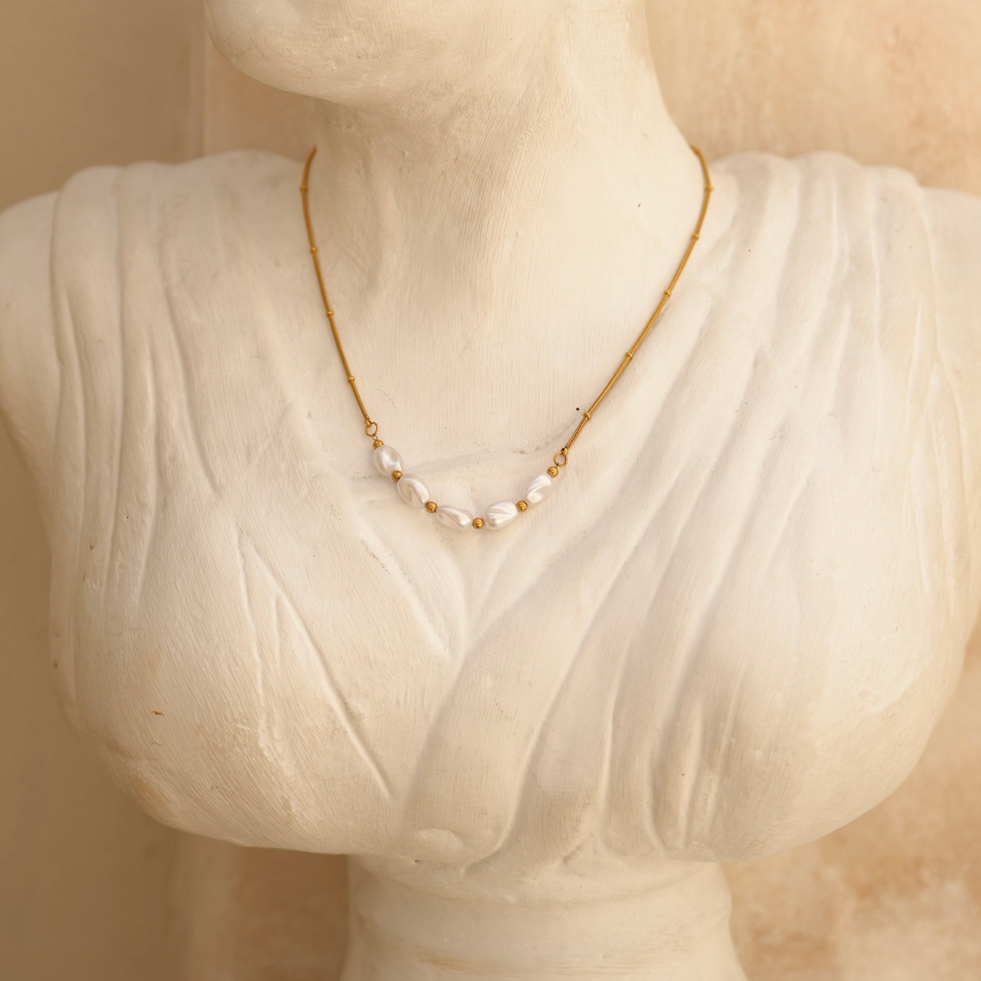 PEARL WAVE NECKLACE