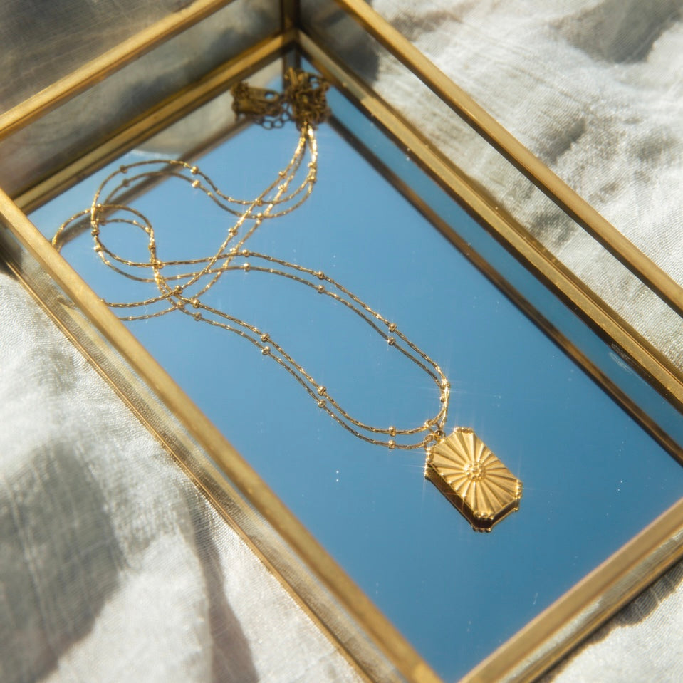 SUNNY SQUARE PENDANT