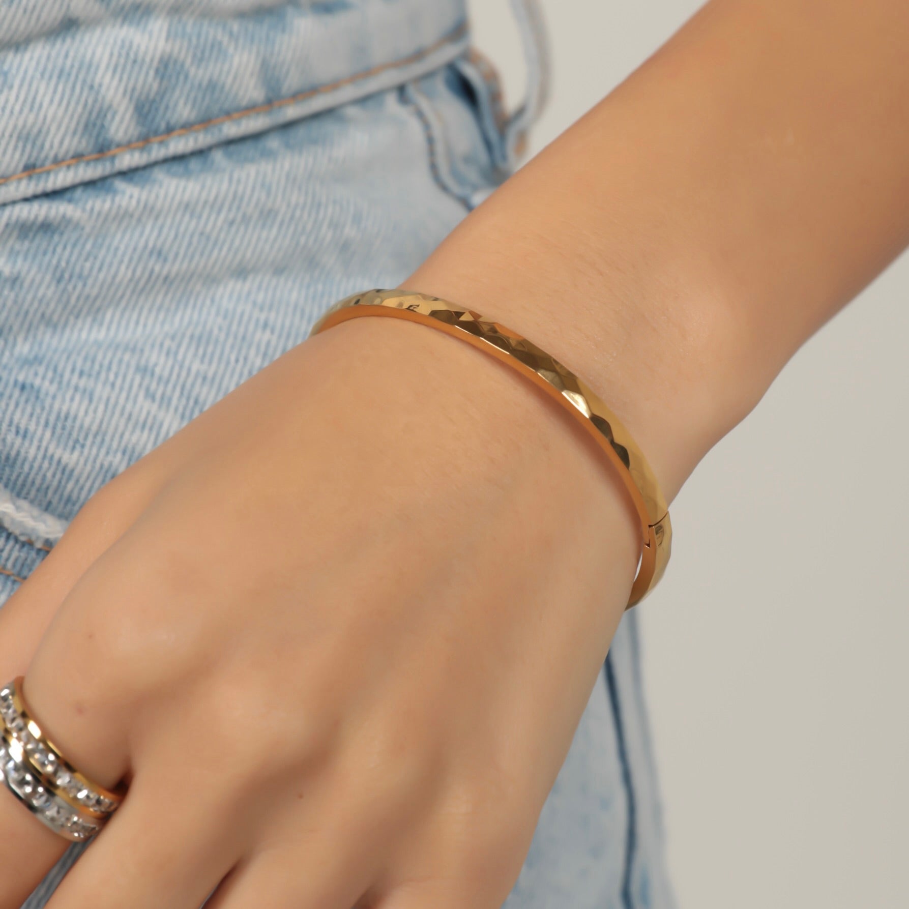 BASIC BANGLE